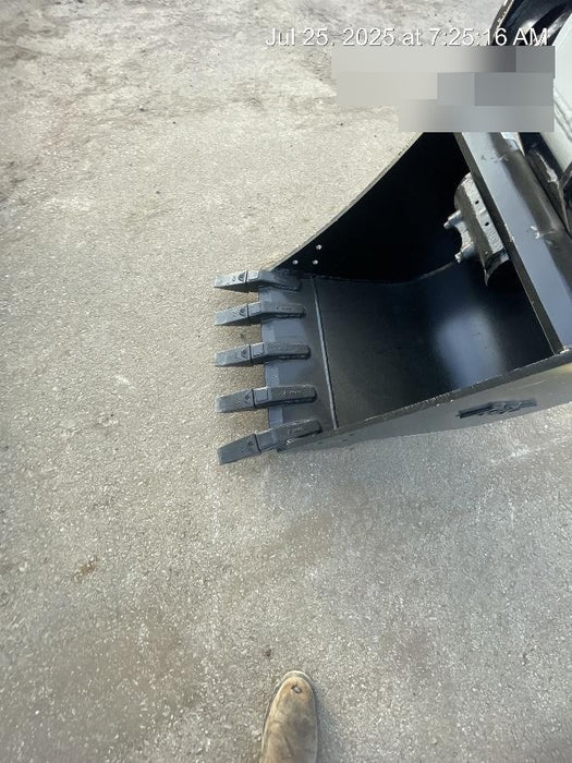 2025 TAKEUCHI 24" Bucket Takeuchi