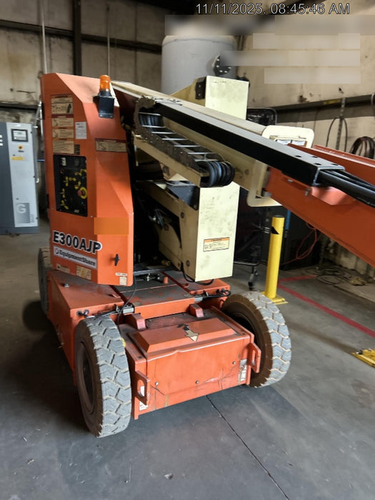 2019 JLG E300AJP