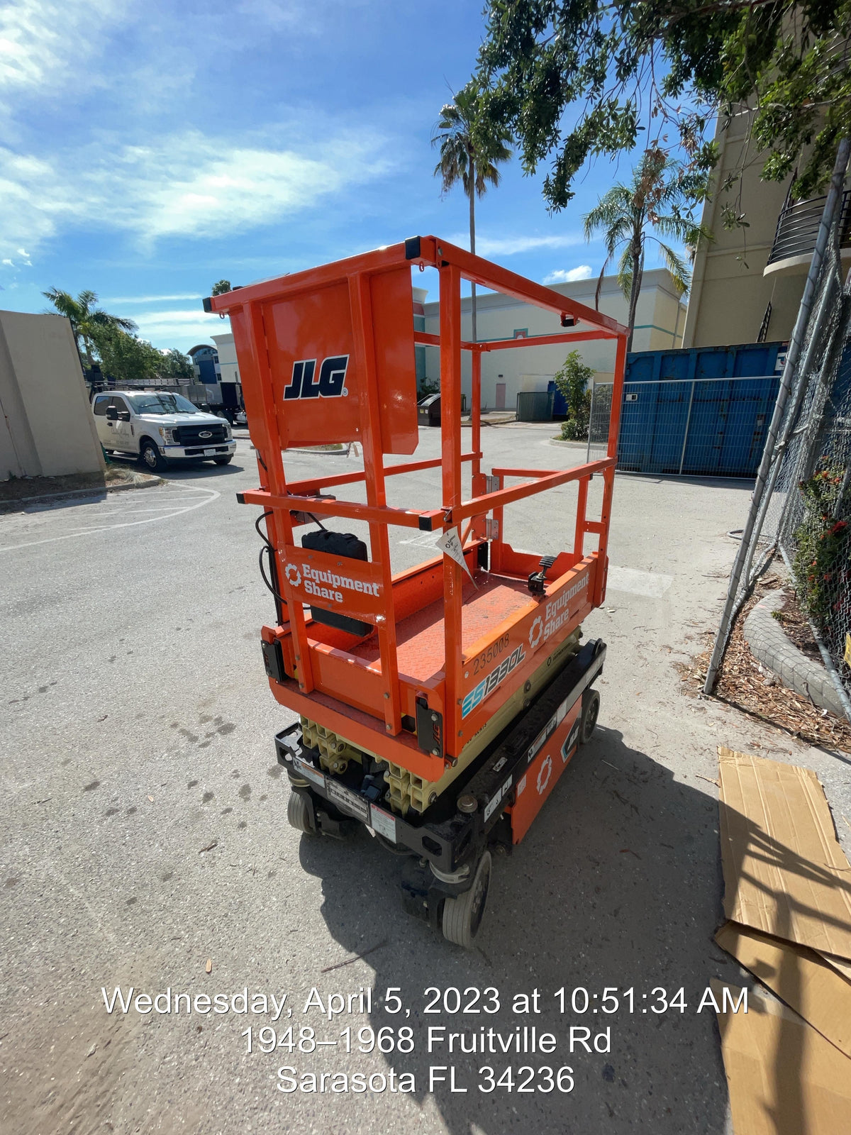 2022 JLG ES1330L