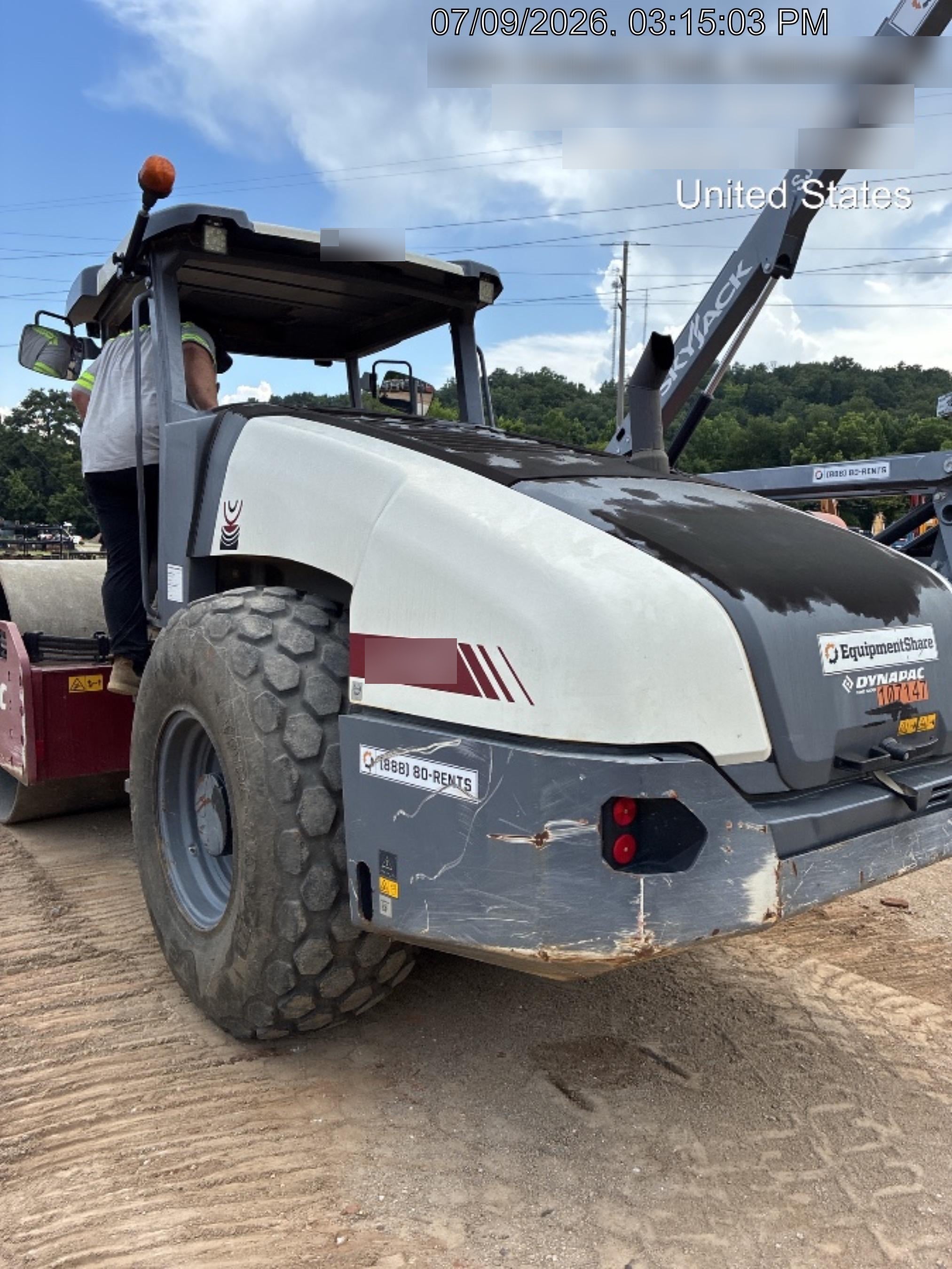 2020 DYNAPAC CA2500D