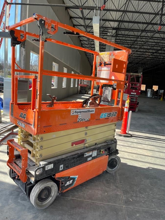 2022 JLG ES1932