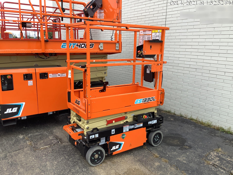 2021 JLG ES1330L