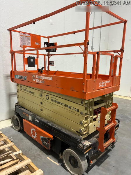 2022 JLG ES3246