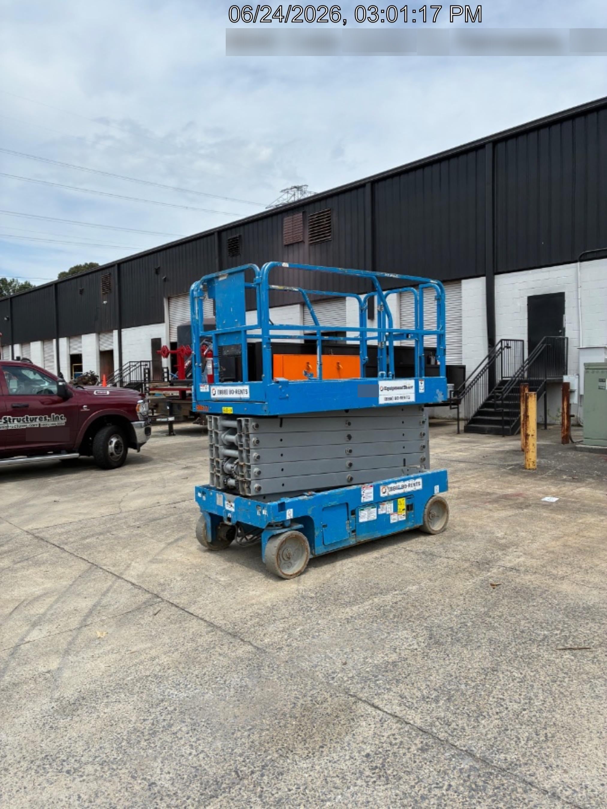 2019 Genie GS-4047 Folding rails with half height swing gate