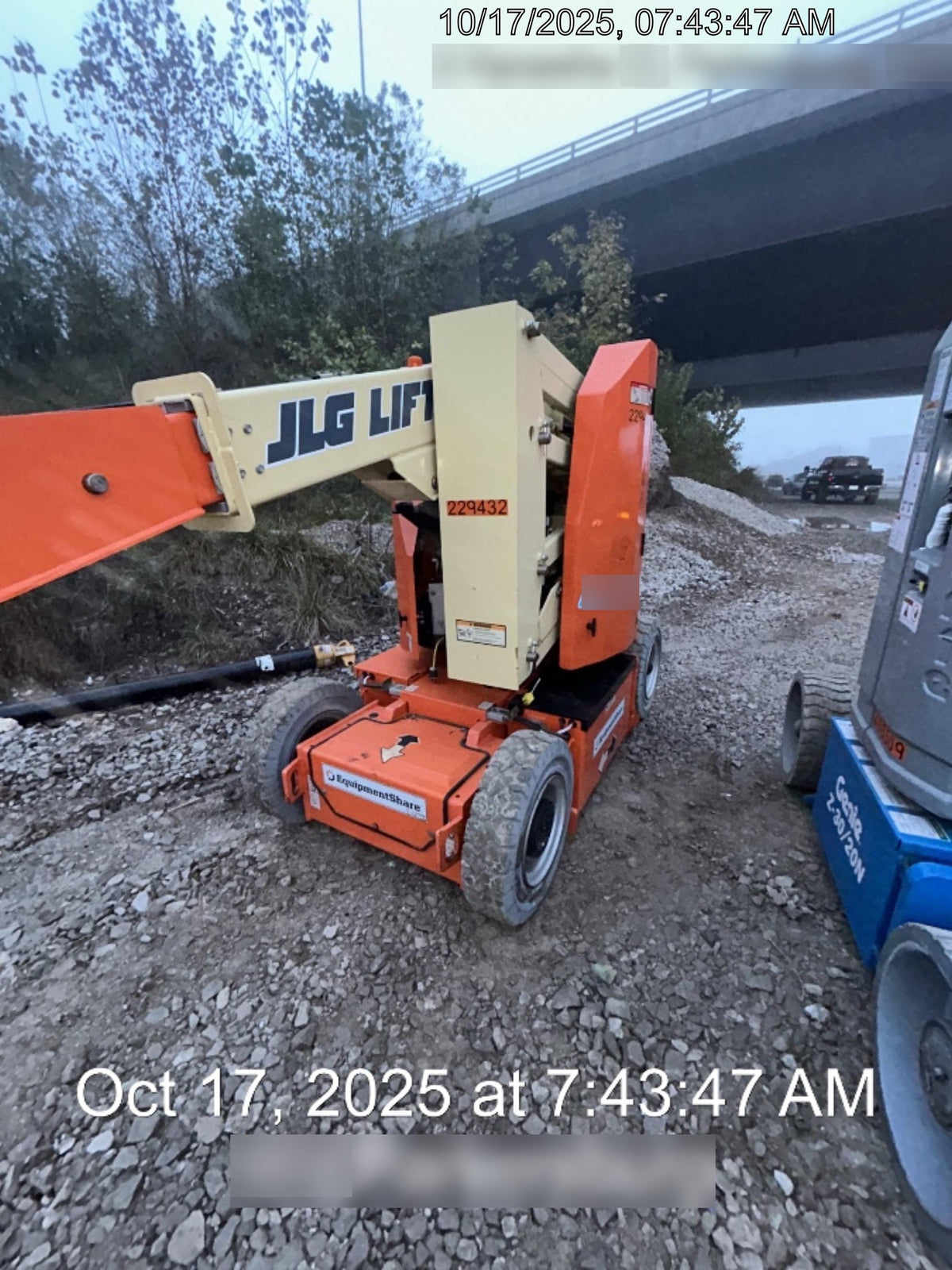 2022 JLG E300AJP