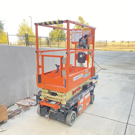 2022 JLG ES1330L