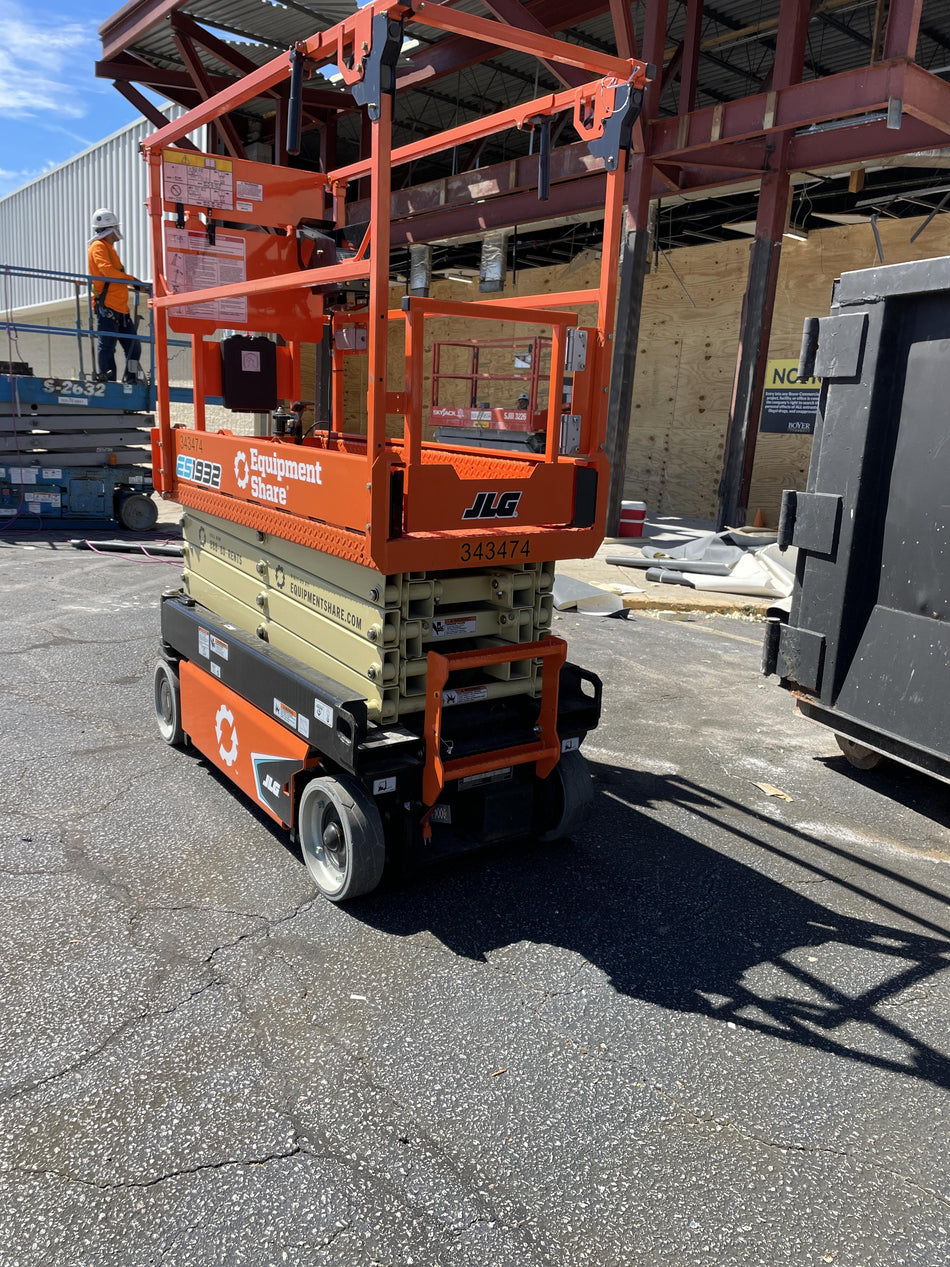 2023 JLG ES1932