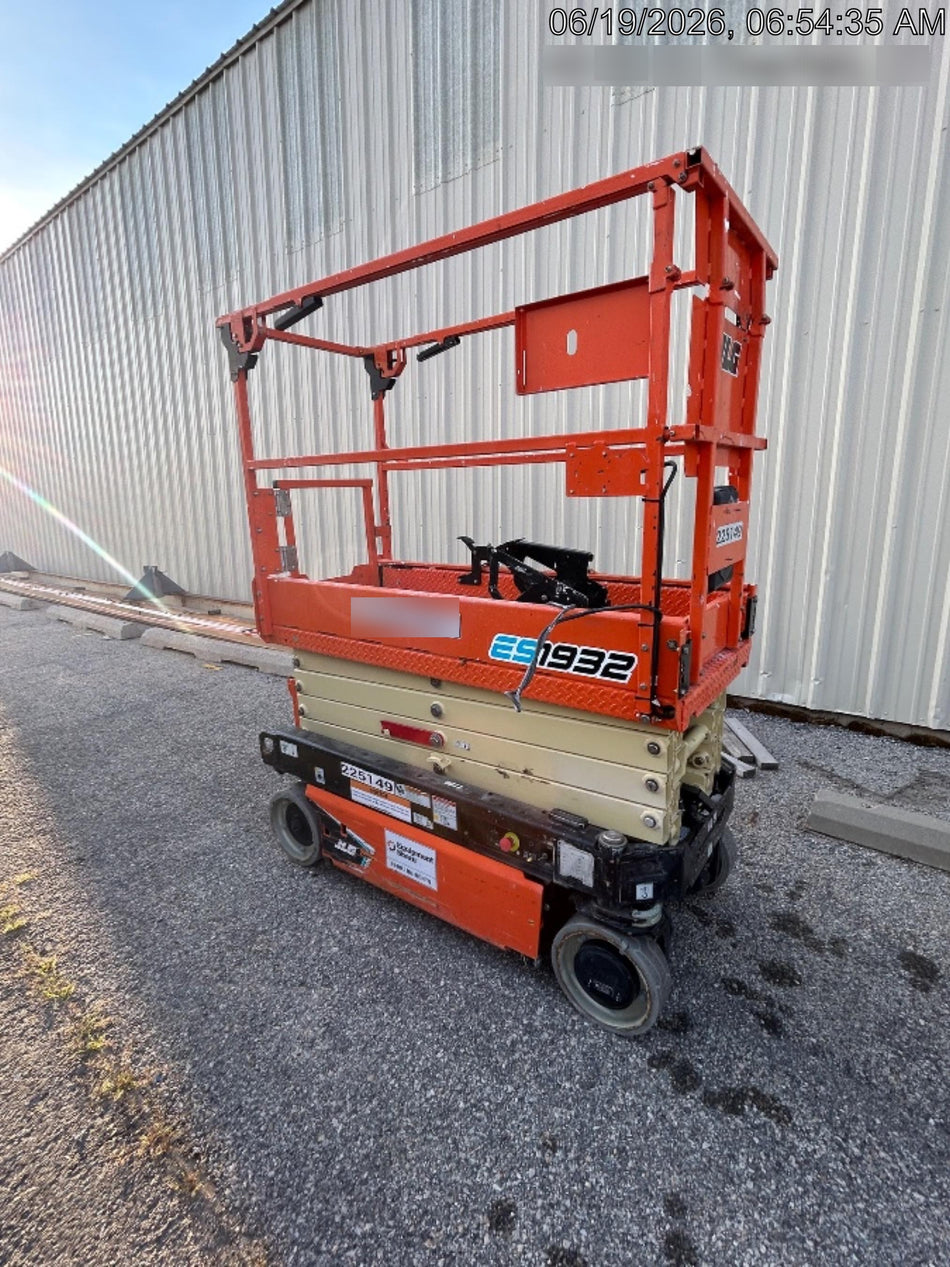 2022 JLG ES1932