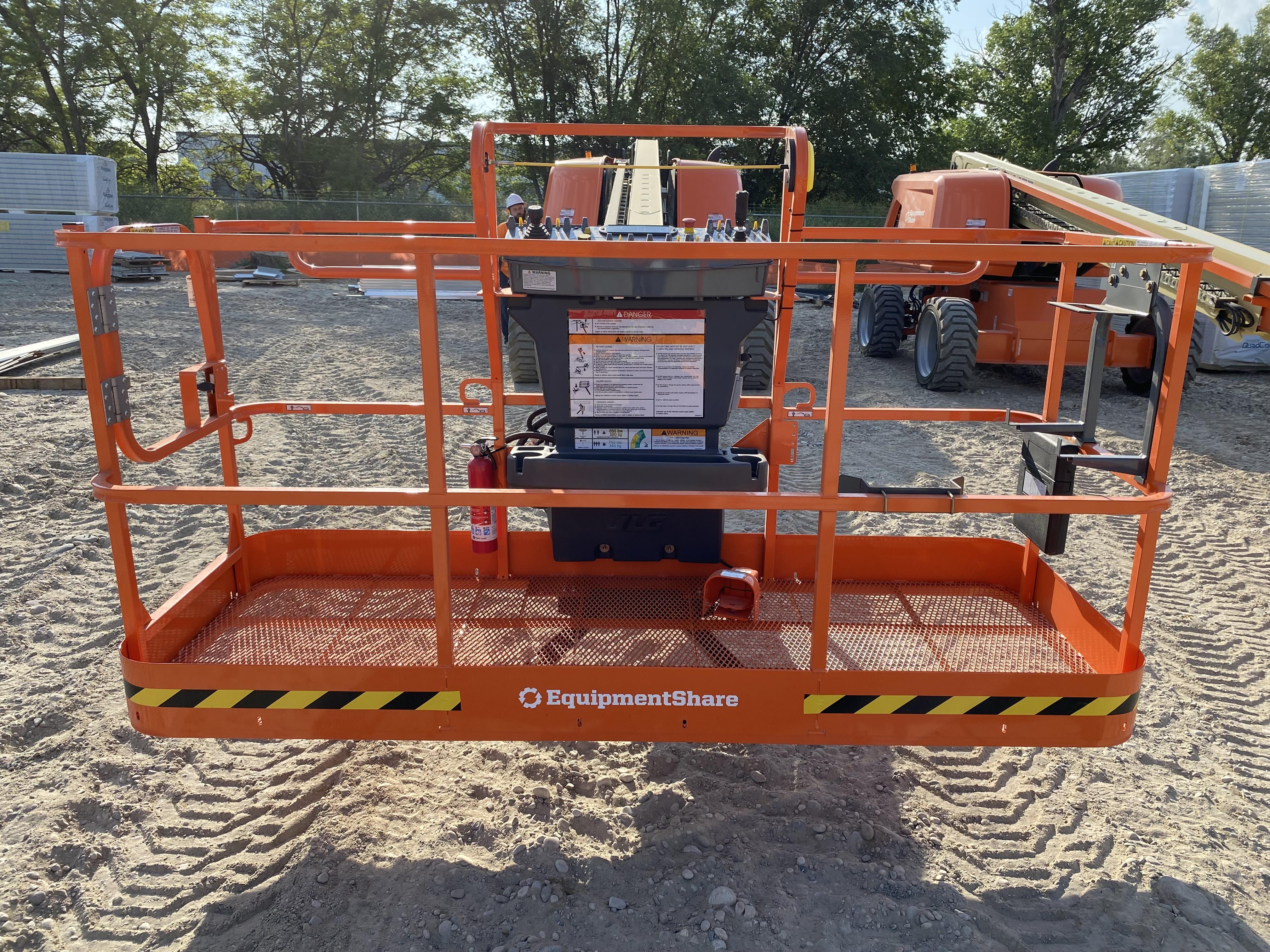 2023 JLG 660SJ