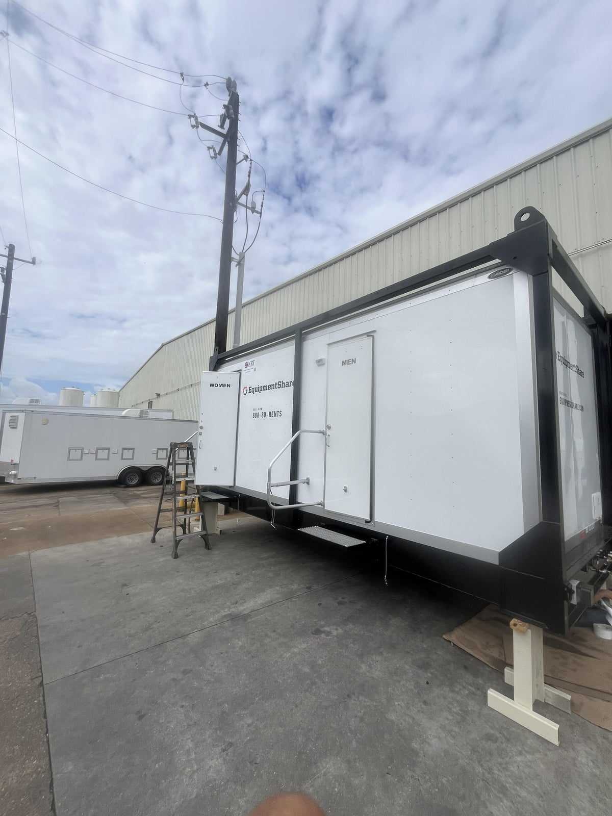 2026 NATIONAL RESTROOM TRAILERS NRT6MDVCU