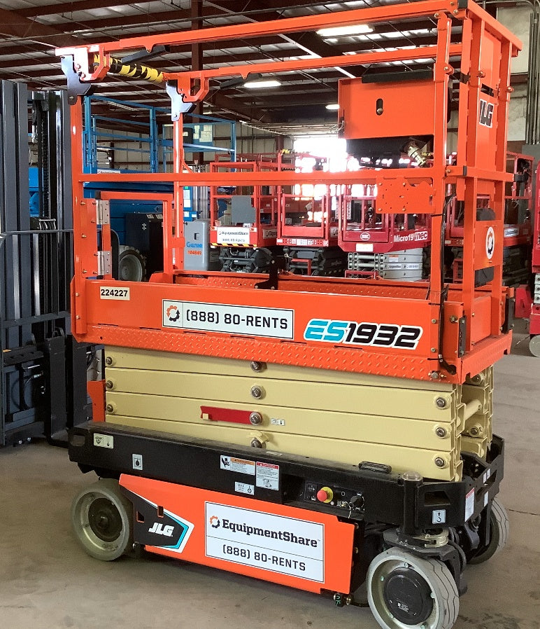 2022 JLG ES1932