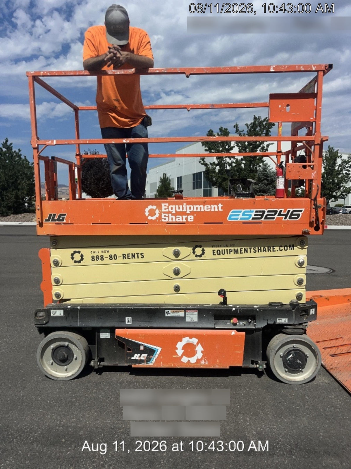 2022 JLG ES3246