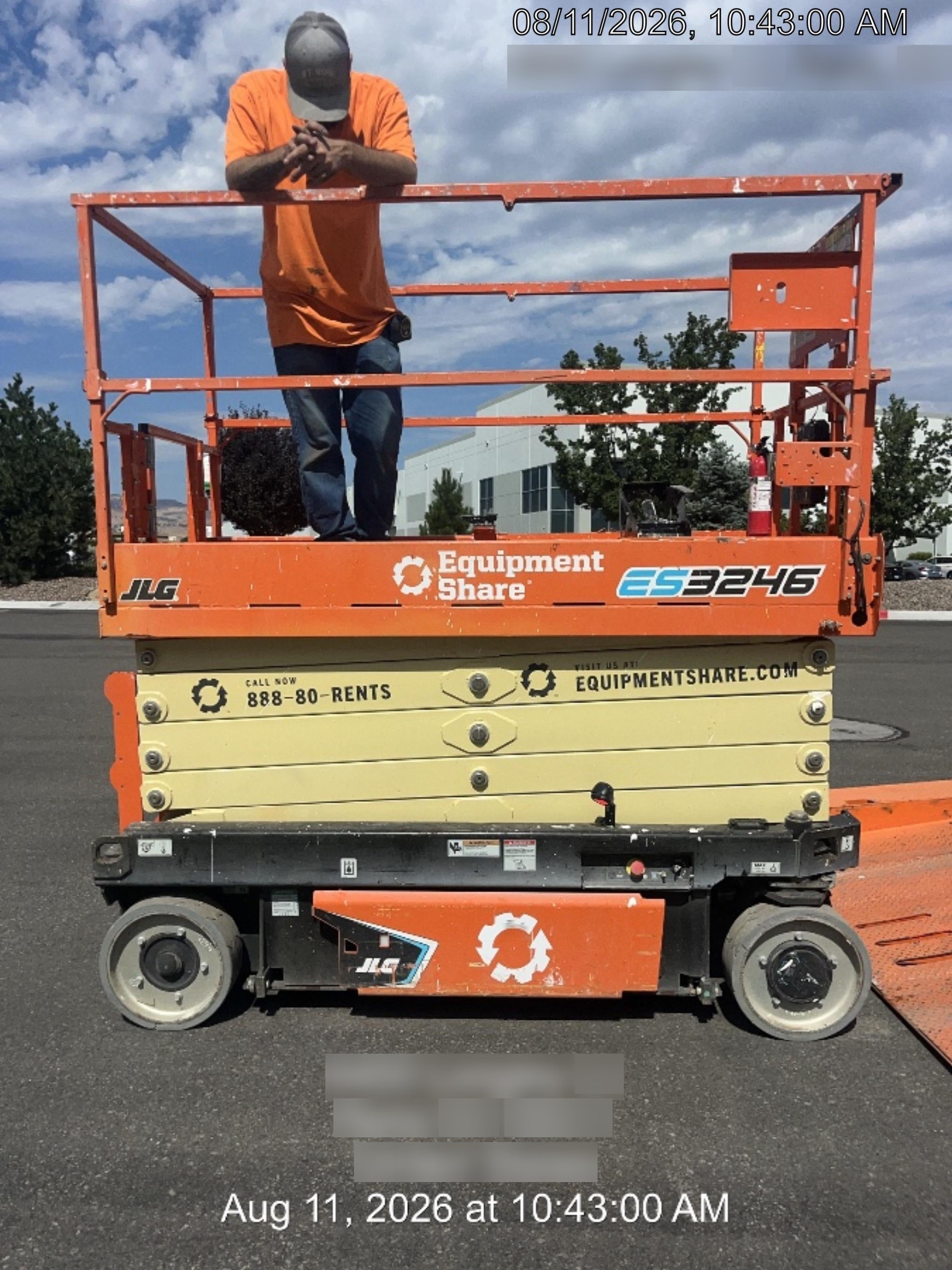 2022 JLG ES3246