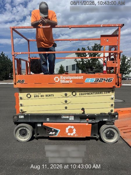 2022 JLG ES3246
