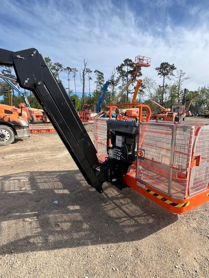 2025 JLG 800AJ
