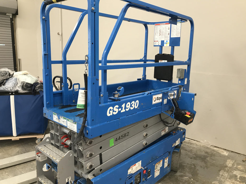 2019 Genie GS-1930 Fixed rails with chain Entry