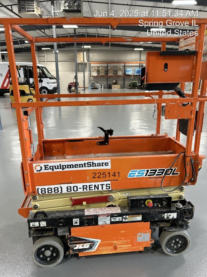 2022 JLG ES1330L