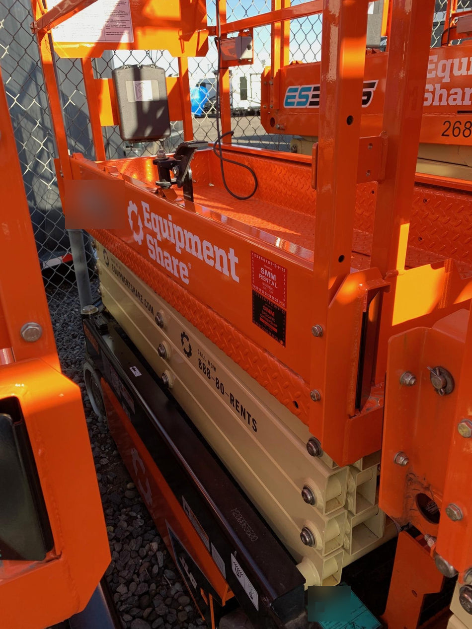 2022 JLG ES1932