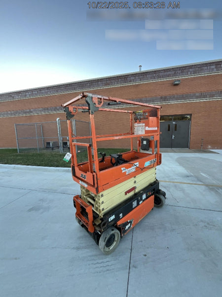 2021 JLG ES1932