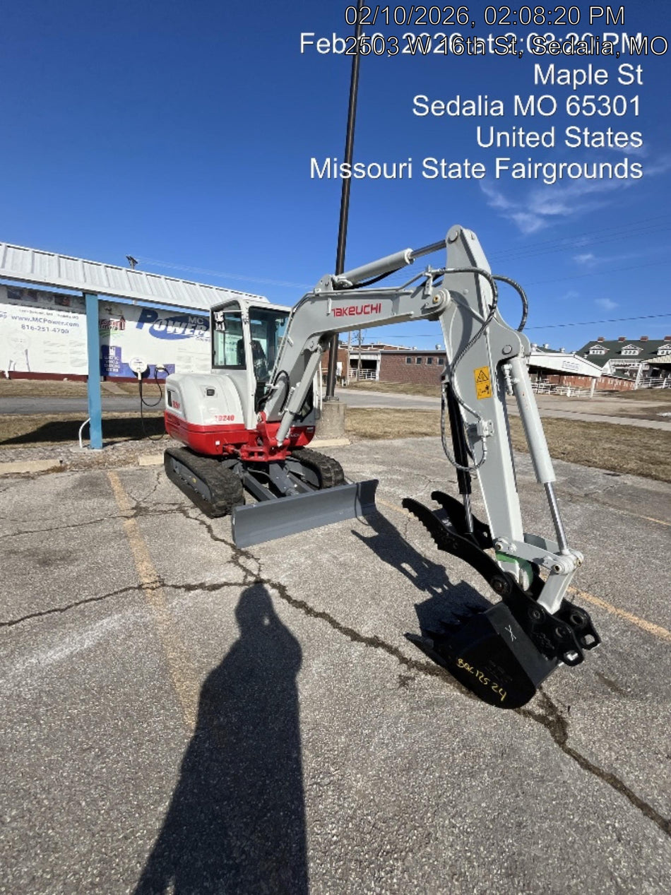 2025 TAKEUCHI TB240-CR