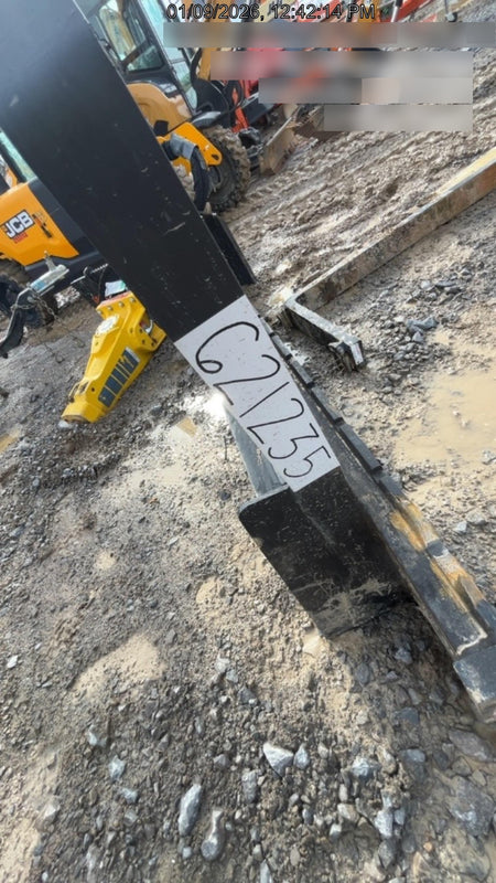 2025 ARROW MATERIAL HANDLING 72" Pallet Forks - Arrow