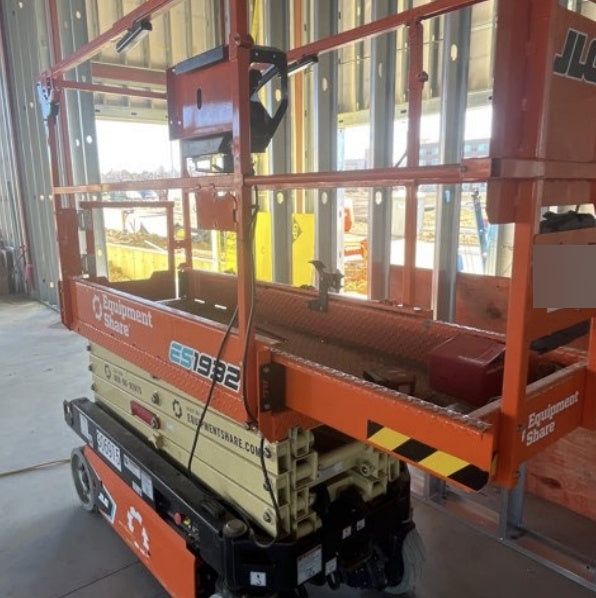 2023 JLG ES1932