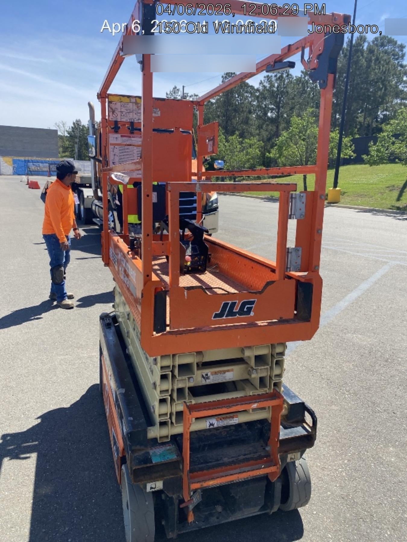 2023 JLG ES1932