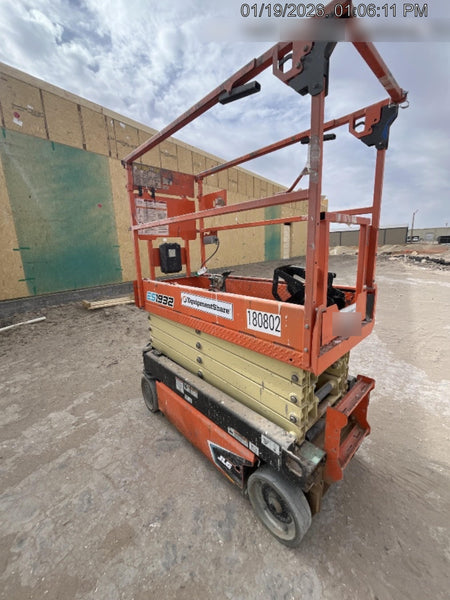 2021 JLG ES1932