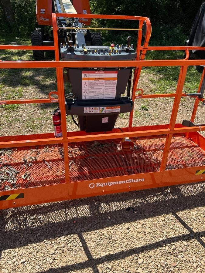 2025 JLG 660SJ