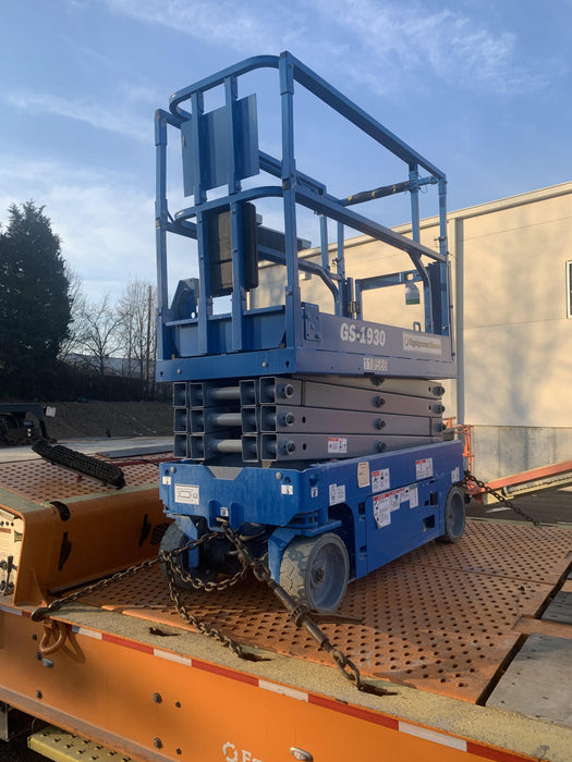 2020 Genie GS-1930 Solid Non Marking Tires, Beacon, Folding rails with half height swing gate, 800W Inverter