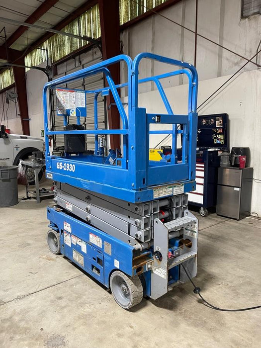 2019 Genie GS-1930 Half Height Swing Gate, 800W Inverter
