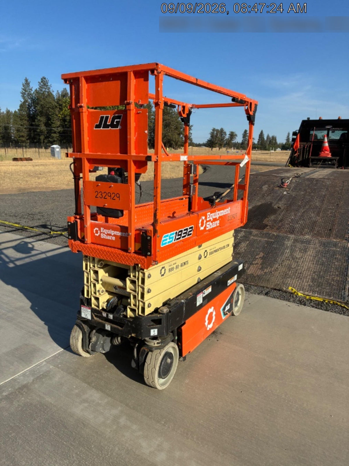 2022 JLG ES1932