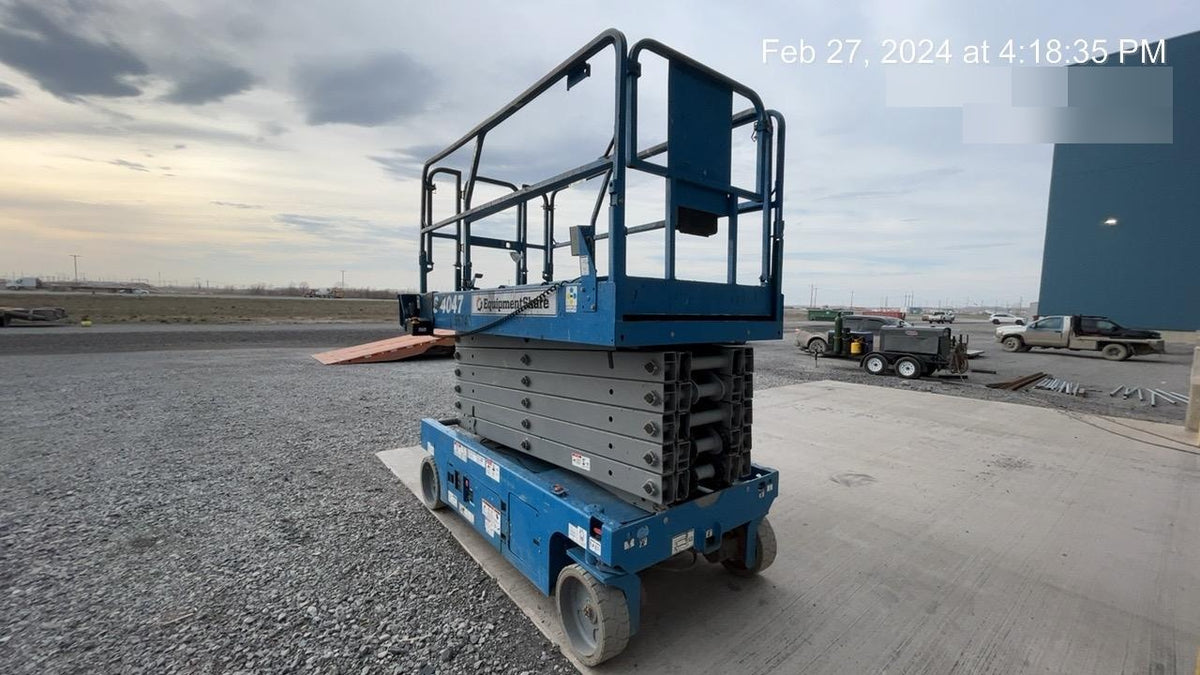2019 Genie GS-4047 Folding rails with half height swing gate