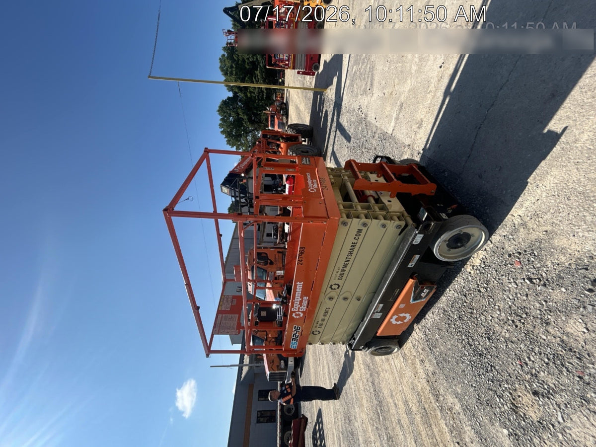 2022 JLG ES3246