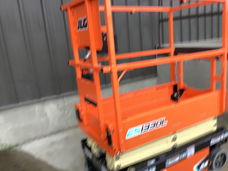 2021 JLG ES1330L