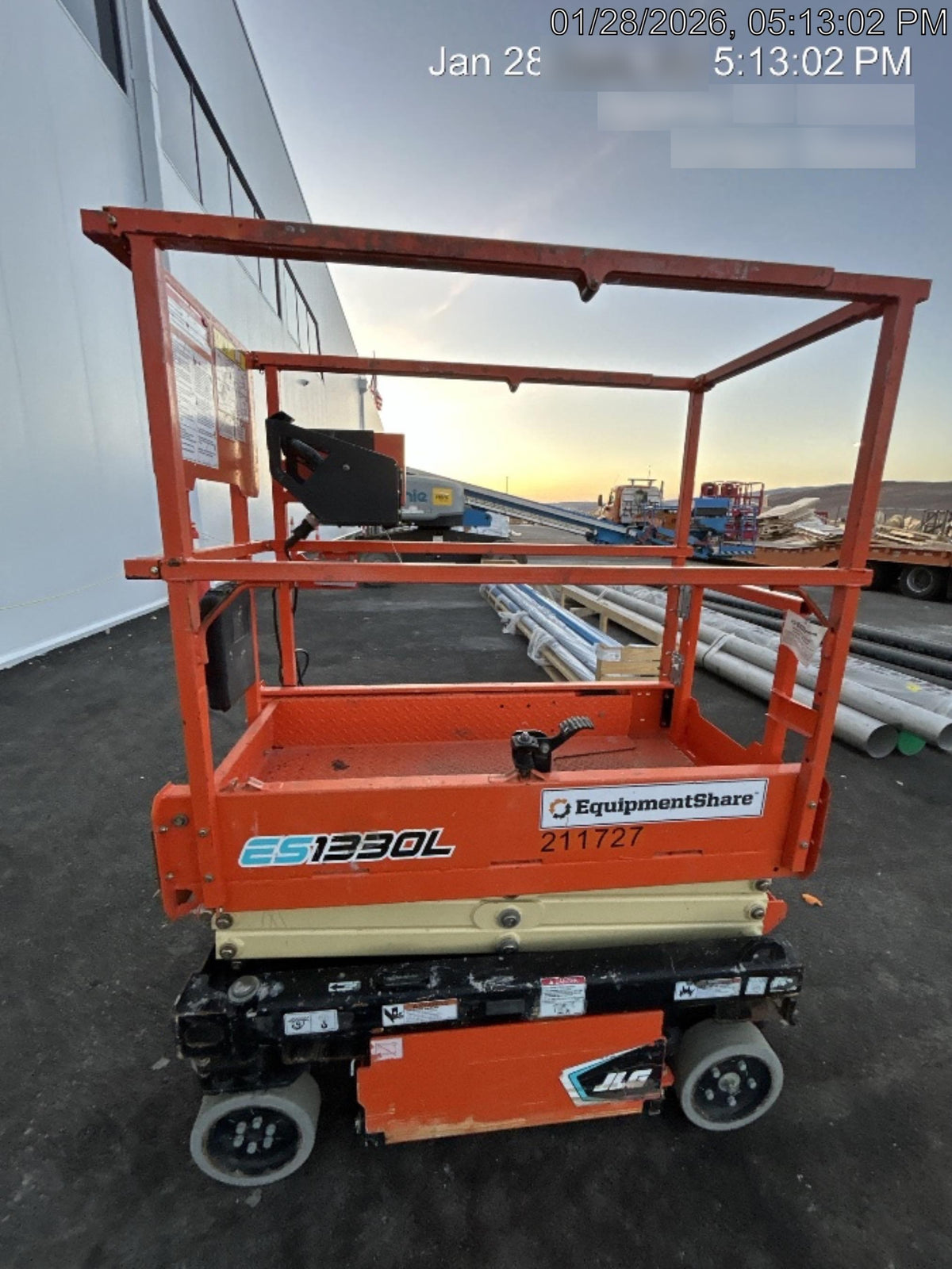 2022 JLG ES1330L