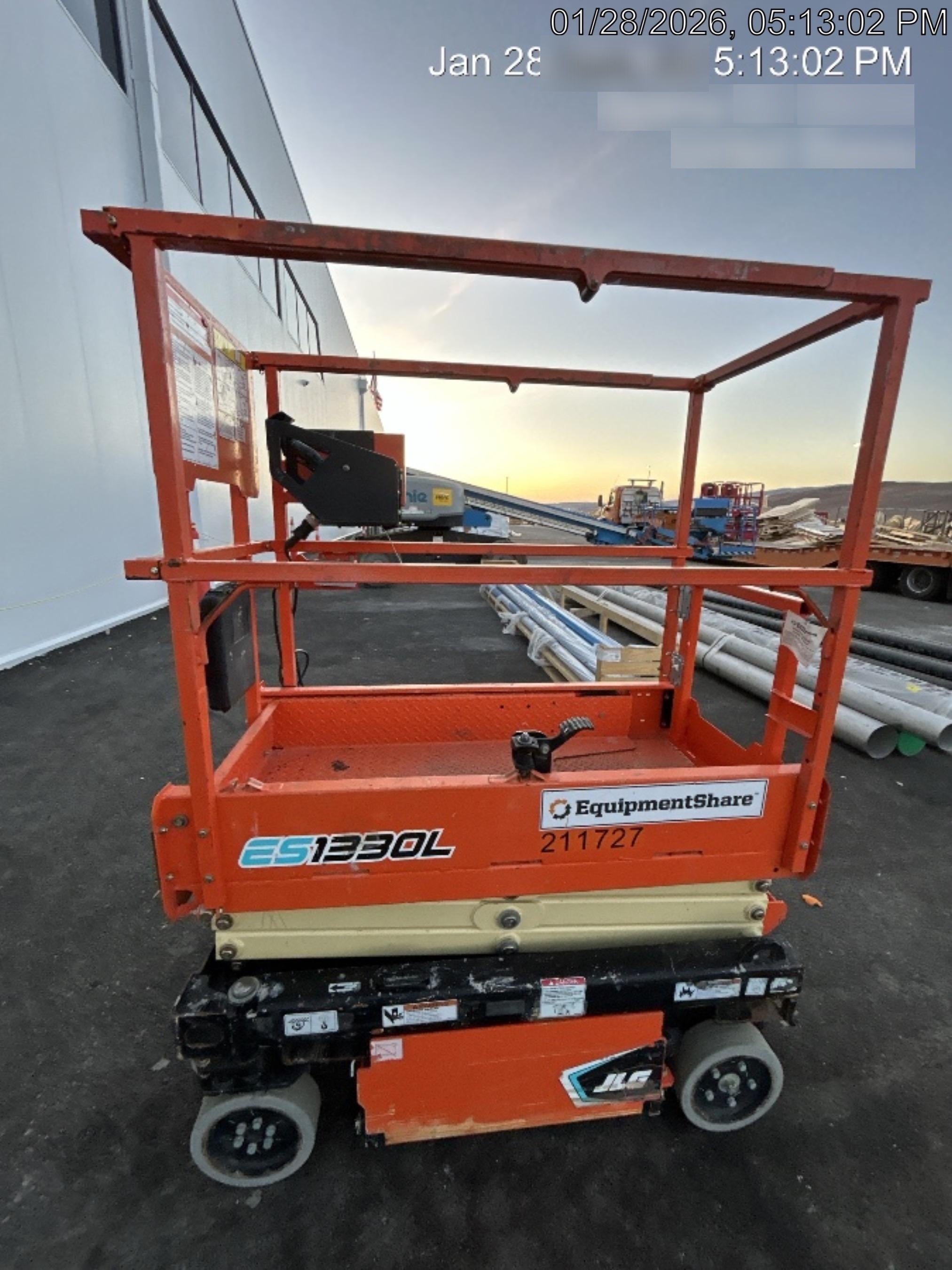 2022 JLG ES1330L