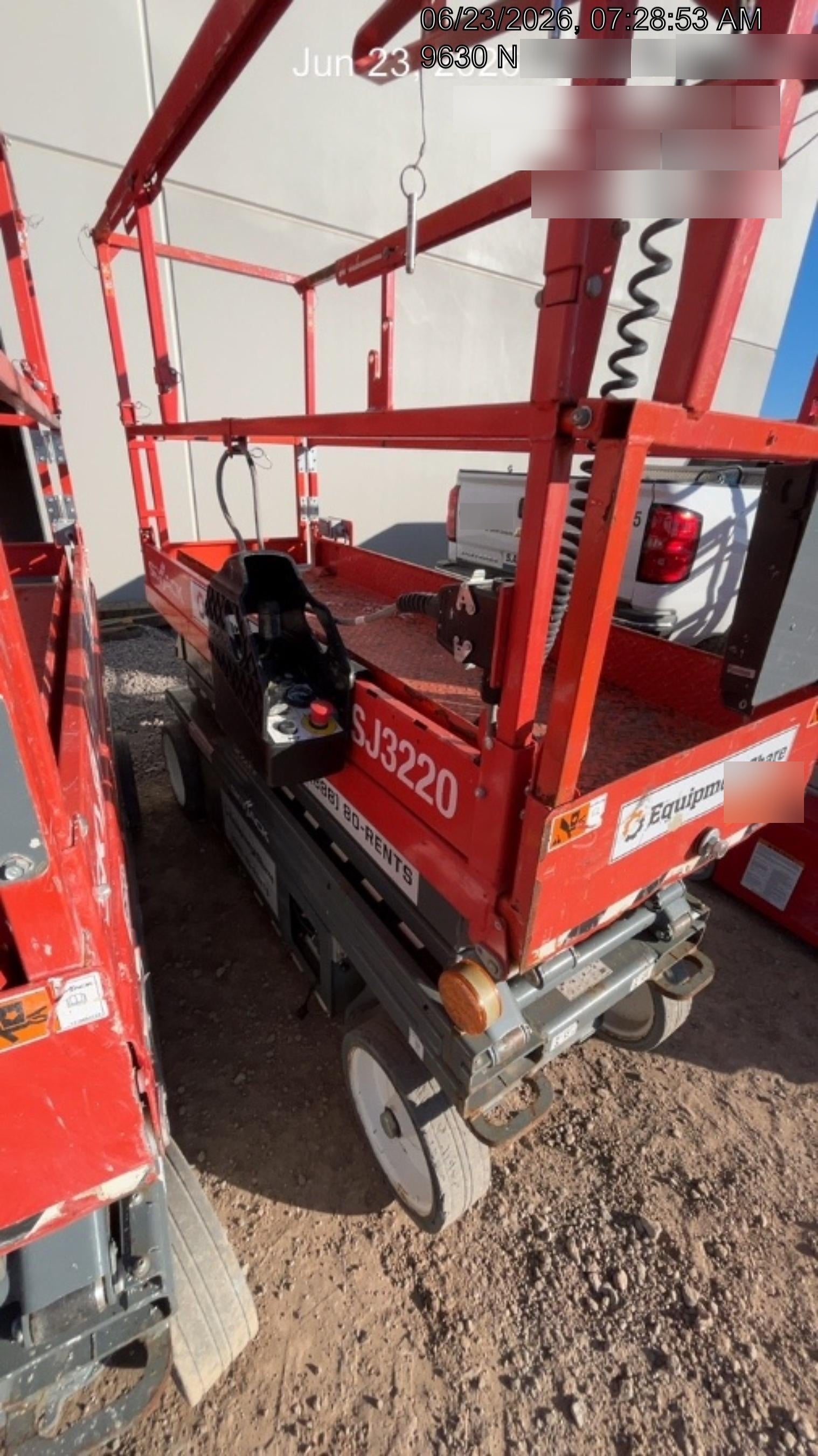 2020 Skyjack SJIII-3220 Solid NM Tires, Half height spring hinged entry gate, Dual Beacons, 6' Powered Extension Deck