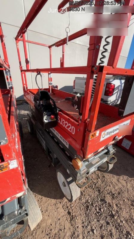 2020 Skyjack SJIII-3220 Solid NM Tires, Half height spring hinged entry gate, Dual Beacons, 6' Powered Extension Deck