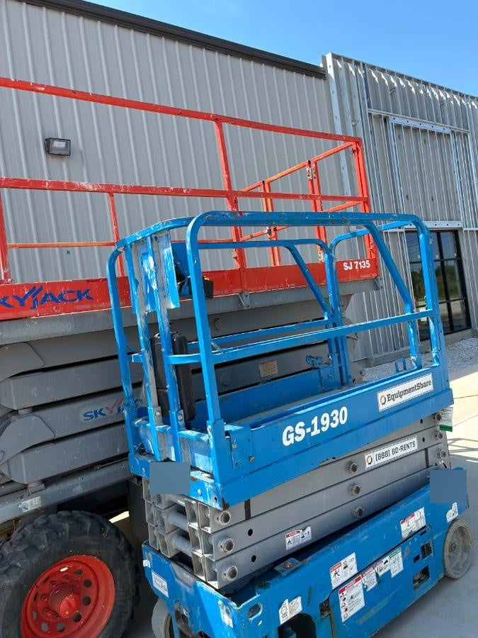 2019 Genie GS-1930 Fixed Rails with Chain Entry