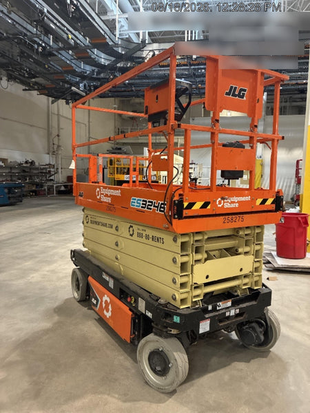 2022 JLG ES3246