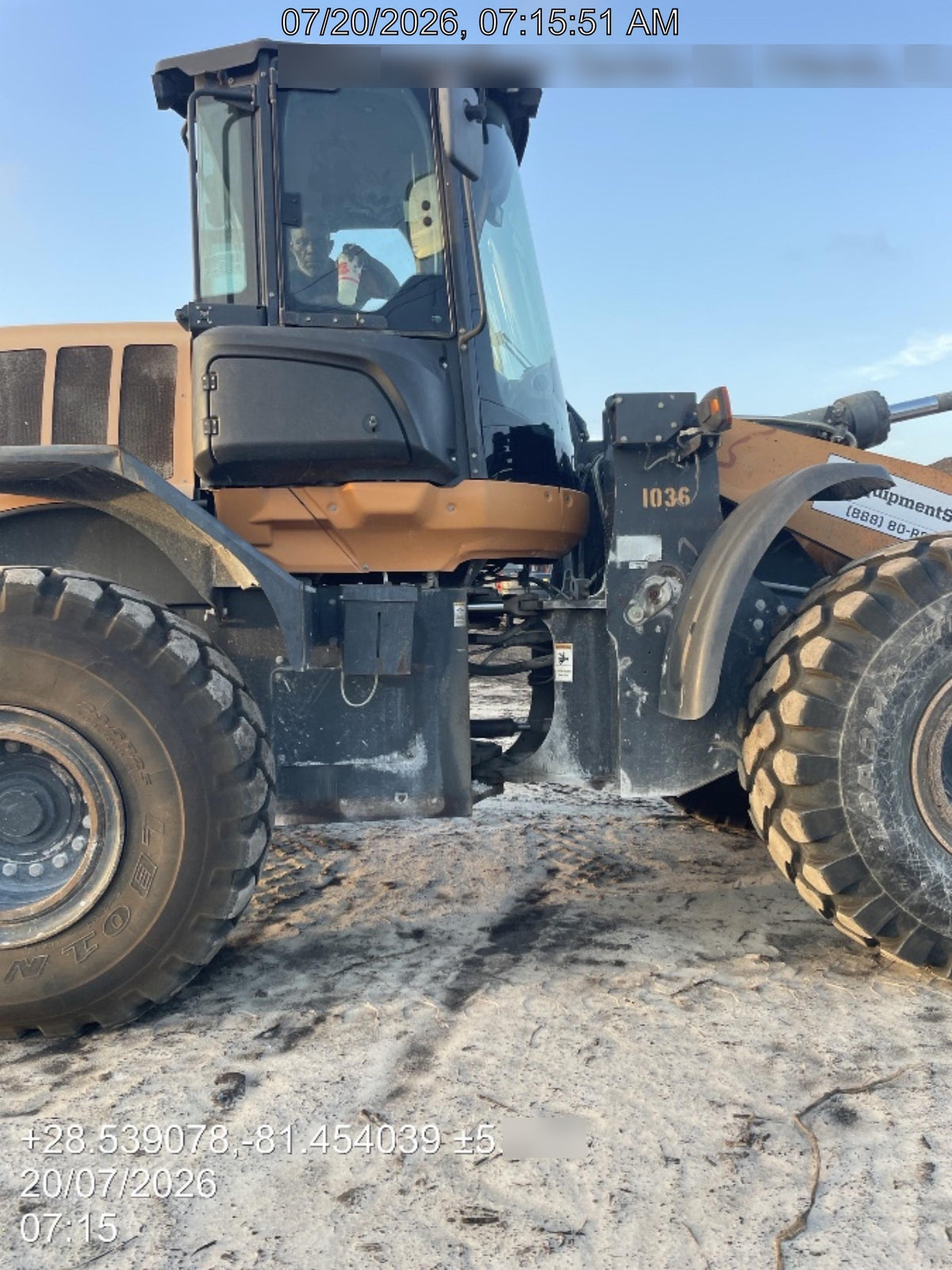 2018 Case 821G CLOSED CAB, JRB 418 STYLE HYD COUPLER