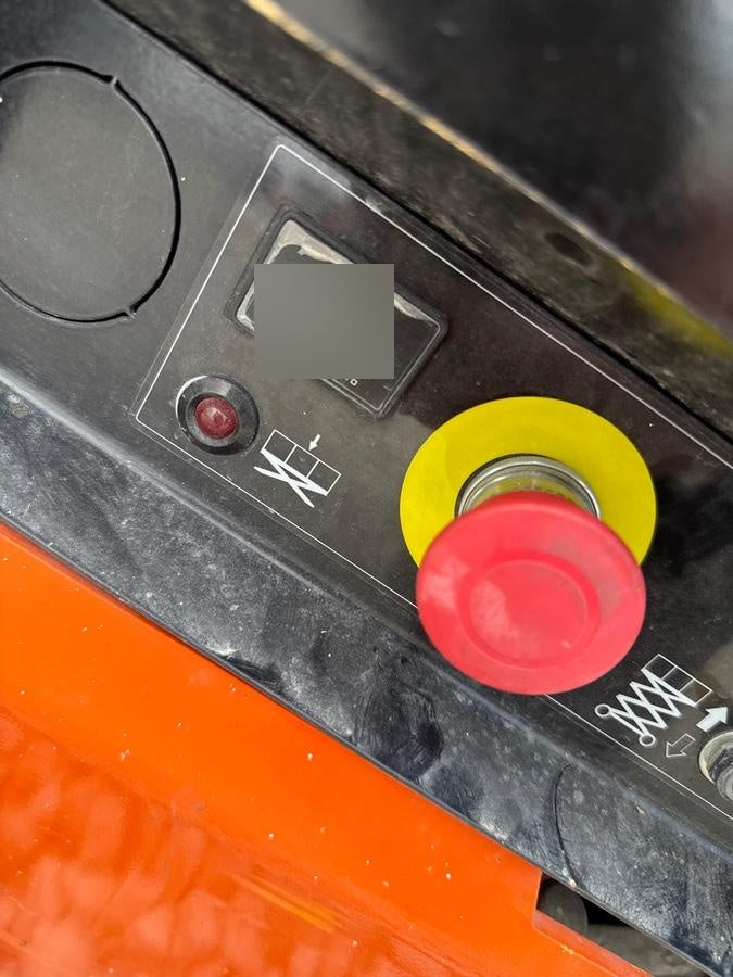 2022 JLG ES1932
