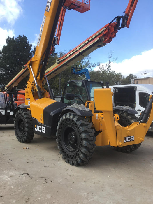 2019 JCB 512-56 Cab/Heat/Air, 109 HP, Solid Tires, STD Worklight, Beacon, Aux Hydraulics, Lifting Eye, Back up Alarm w/66" Carriage/60" Forks