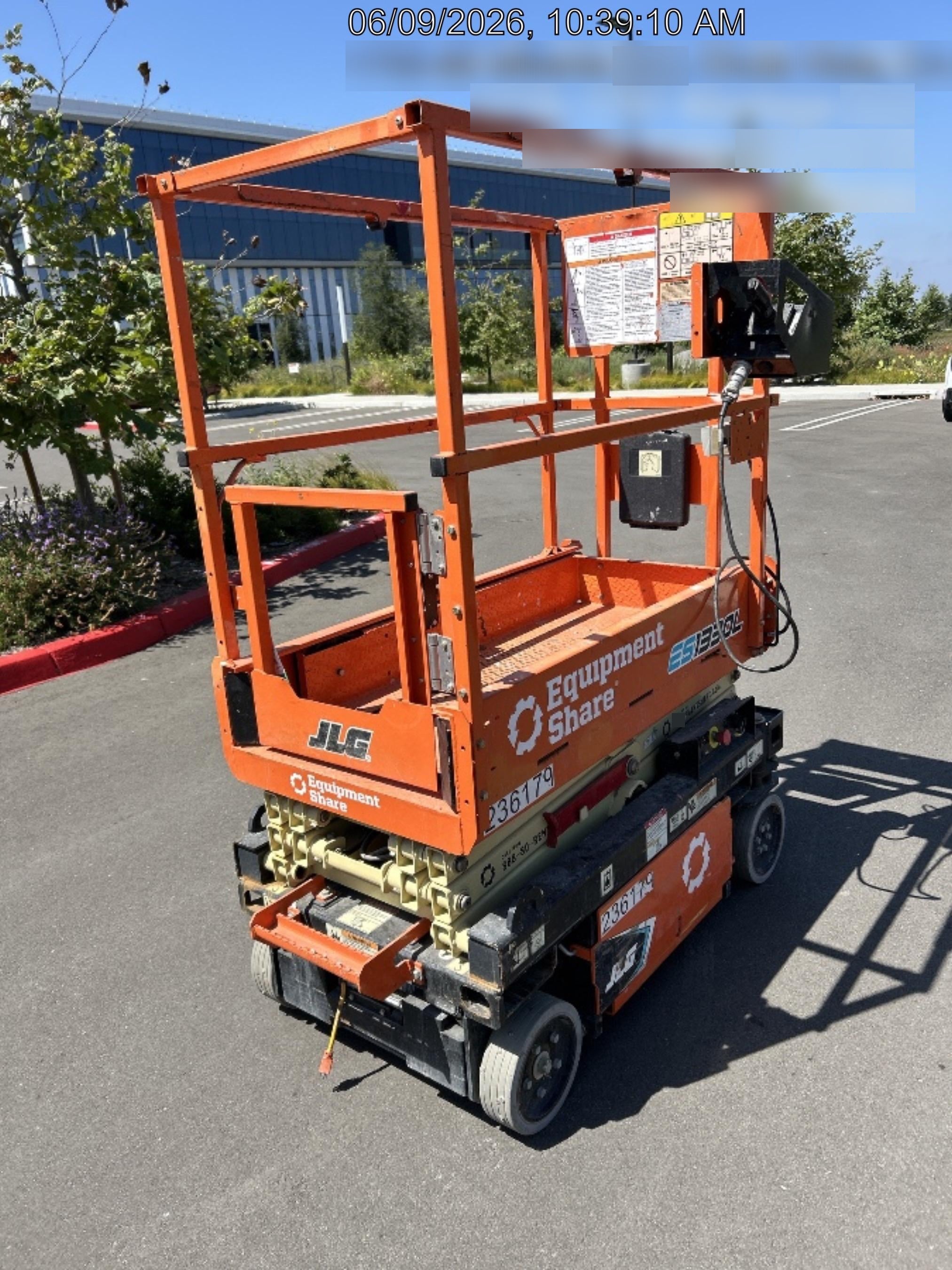 2022 JLG ES1330L