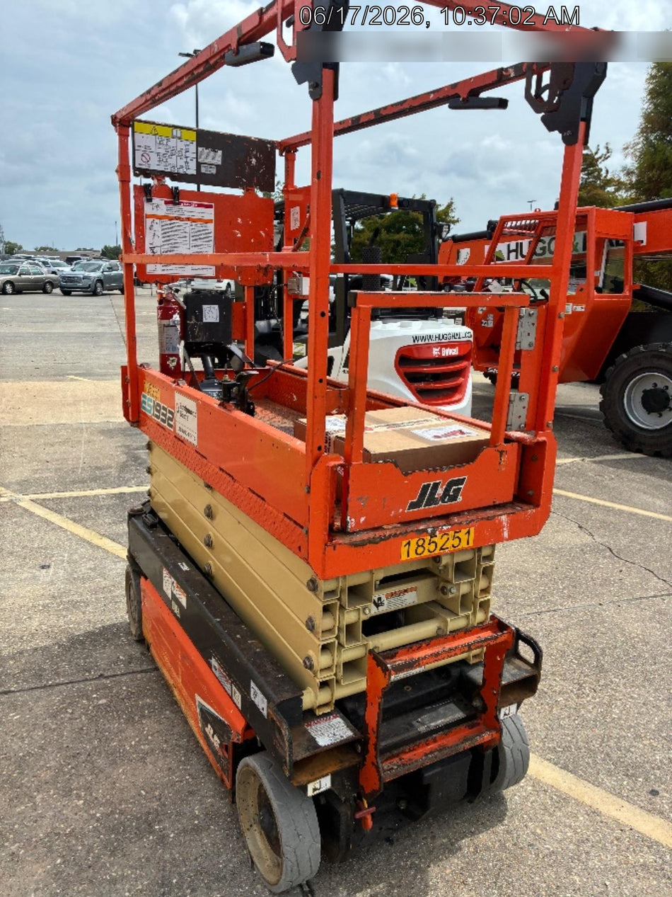 2021 JLG ES1932
