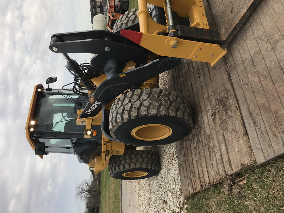 2019 John Deere 524L Cab/Heat/AIR, 3rd Function Hydraulics, Hydraulic JRB QC 2.75 Yd. Bucket, 60" Carriage/72" Forks