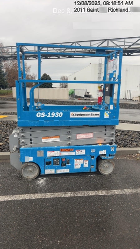2020 Genie GS-1930 Solid Non Marking Tires, Beacon, Folding rails with half height swing gate, 800W Inverter