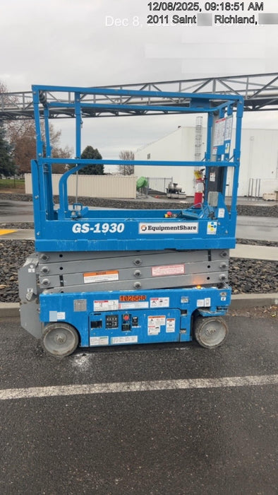 2020 Genie GS-1930 Solid Non Marking Tires, Beacon, Folding rails with half height swing gate, 800W Inverter