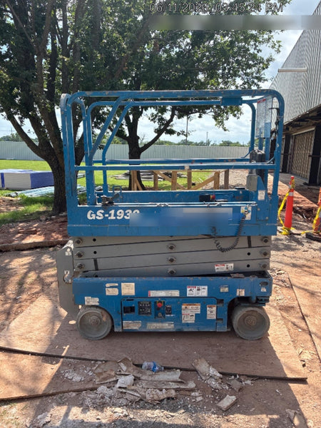 2019 Genie GS-1930 Fixed rails with chain Entry